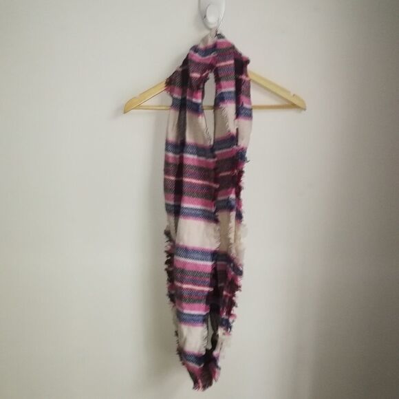 Pink Blue & White Plaid Oversized Fringed Infinity Scarf NWOT - Picture 8 of 8